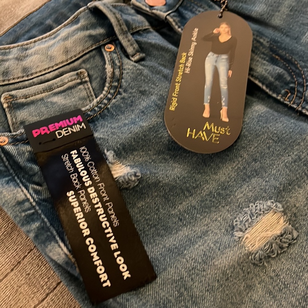 ripped jeans - Picture 3 of 5